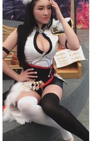 网游模特小姐姐