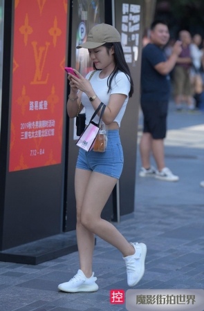 蓝色紧身热裤美眉MJ760[844M]