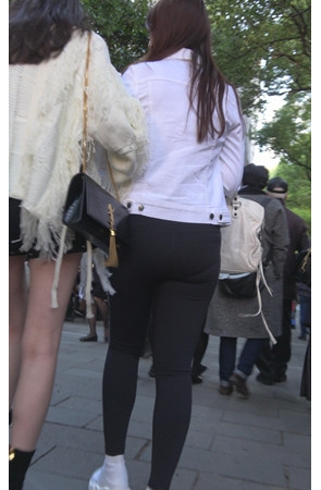 两个漂亮的小姐姐