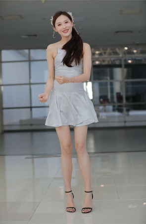 甜美淡雅灰裙