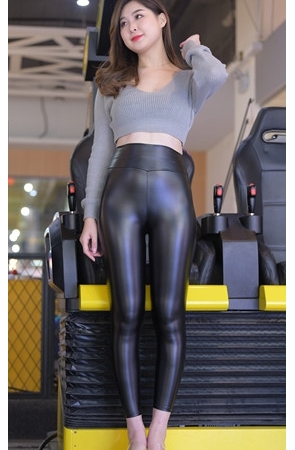 （视频）皮裤美女 [9.88G/MP4]