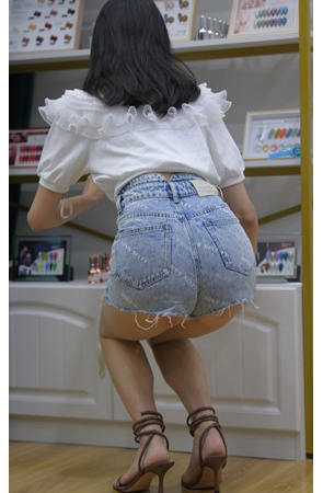 （套图二）牛仔短裤小姐姐(324P)[7.42G/JPG]