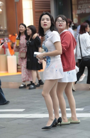 诱惑肉丝街拍高跟shaofu