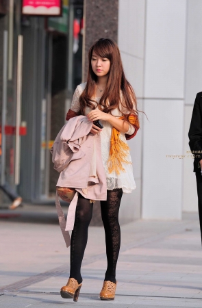 连衣裙，花纹黑丝，高跟