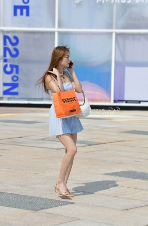 街拍蓝裙气质小仙女