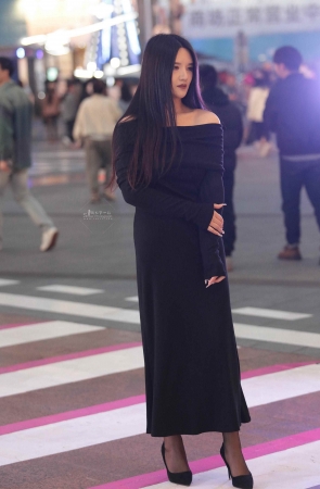 气质街拍黑丝高跟少妇-13P