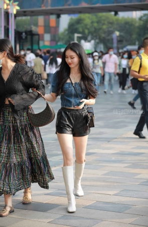 灿烂笑容小姐姐