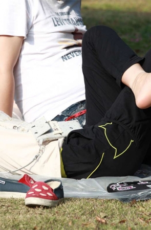 No125 阳光美少女的超薄肉丝小脚闪了我的眼