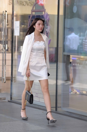 20826-9+38美腿高跟小姐姐 4P