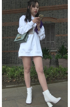 漂亮白衣小美女[1.73G/MP4]