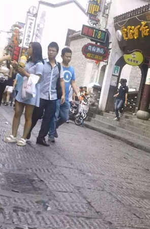 美女你的短裤还能再短点吗