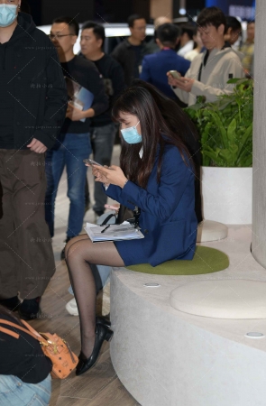 漂亮的售车美女