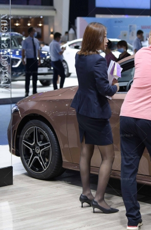 2020成都车展现场-细高跟黑丝销售25423-14=24√ 6P