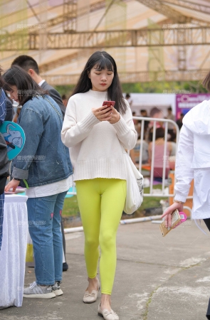 蛾眉淡扫，一瞬之间