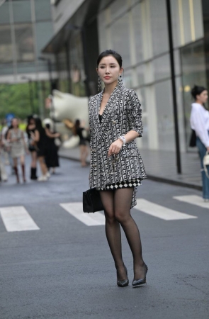 冷艳气质黑丝 [225P-4.69GB]