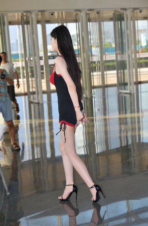 红色小背心，性感美女