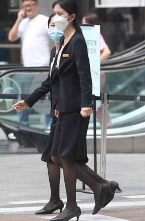 【珏一笑而过】诱惑黑丝街拍OL