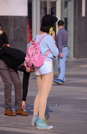 热裤，肉丝，运动鞋