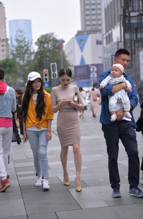 包屯金色高跟大长腿