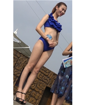 4k-蓝色长腿A4腰比基尼泳装美女。