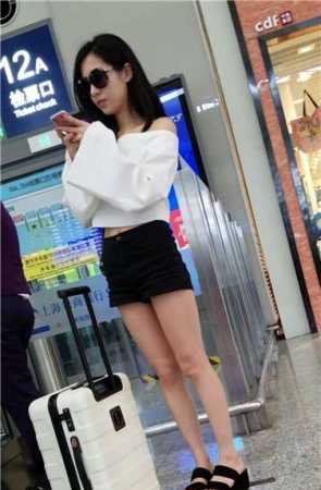 4k超清，极品气质抹胸美丽女孩，墨镜很酷哦