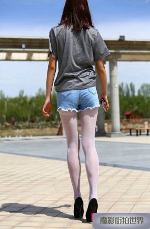 校园闪丝美女3A2376[13.1M]