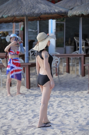 两个比基尼美女