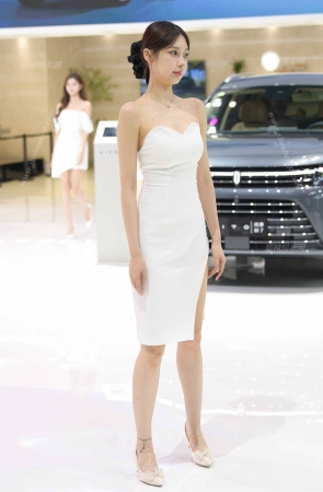 23613-38=49靓丽抹胸白皙美女【套图➕视频】 14P