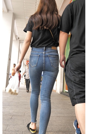 紧身蓝牛小姐姐