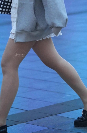 诱惑肉丝街拍少妇-14P