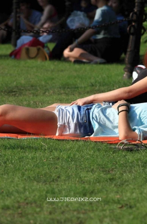 气质的草帽妹子