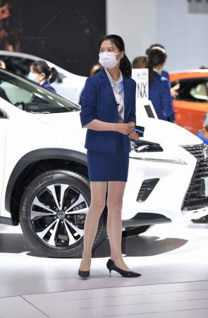 苗条身材超薄丝售车美女 【图片➕视频】