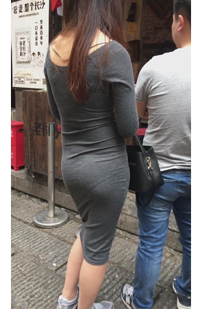 连体灰色包臀裙美女