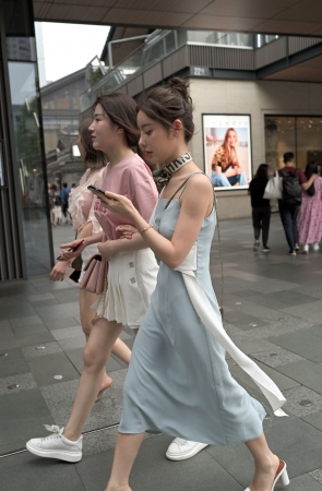 三个漂亮的美女