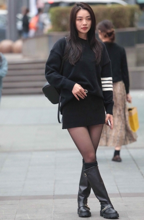 街拍黑丝少妇
