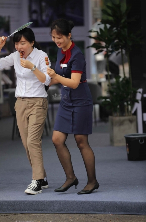 【街拍心灵】售 楼 处街拍黑丝高跟小姐姐