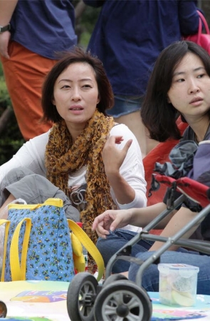 No501 时髦少妇还能穿出这种带花丝袜？