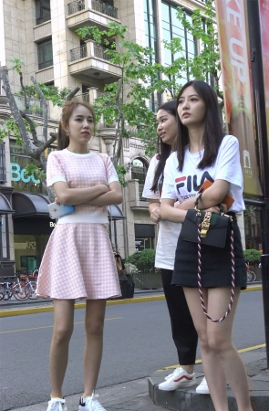 粉色格子连衣裙天生丽质漂亮美女