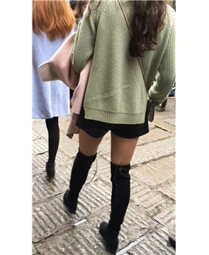 逛街偶遇性感美腿长筒靴小姐姐