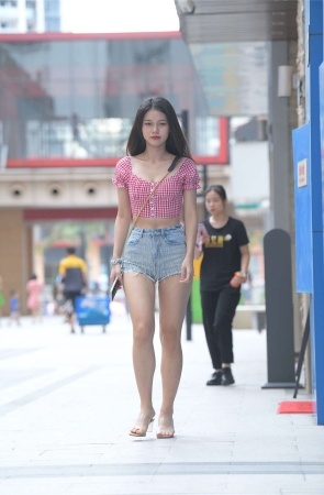 红石摄影作品 牛仔热裤女孩