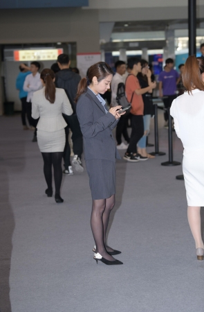 2019.11广州国际车展的制服美女