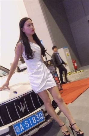 4k-性感车展美女模特