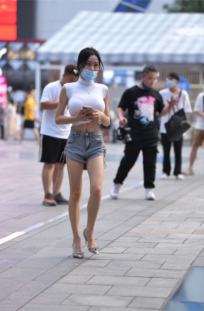 牛仔短裤性感美女