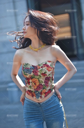 巧遇粉丝超百万的女主播