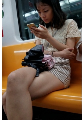 4K – 偶遇适合做女朋友的小姐姐 [1.06 GB/MP4]