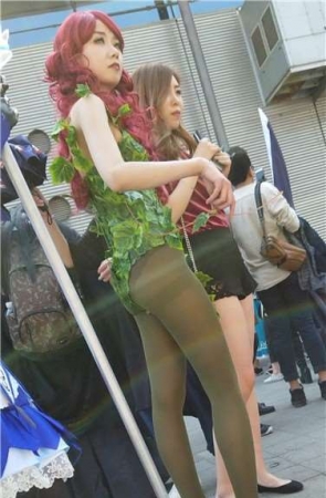 4k超清，美女的装扮很特别，全站长满了青苔！