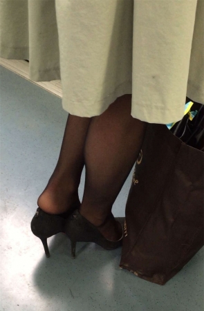 漂亮街拍黑丝黑高MM