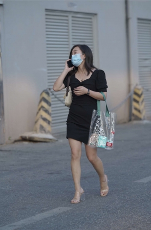 黑色紧身包臀裙凉高美脚