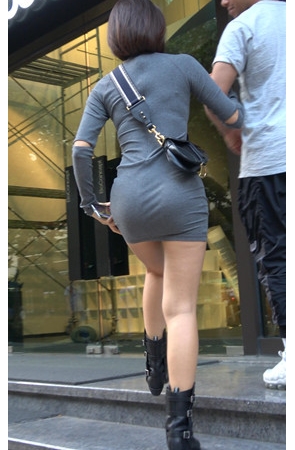 灰色连体包臀裙小姐姐