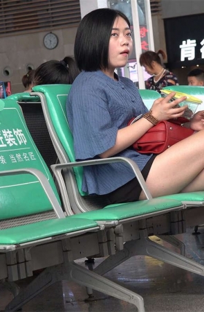 短发美腿高跟玉足美眉